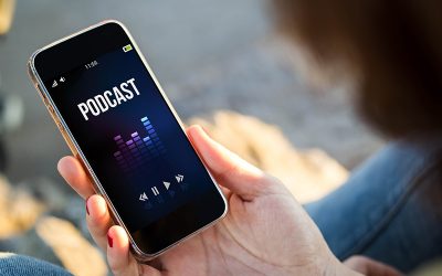 8 Reasons Why Listening to Podcasts with Transcripts Improve Your English